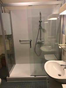 Cabine de douche adaptée sénior et pmr