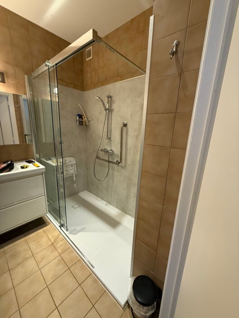 Douche Coulissante Béton — réalisation Hyseco