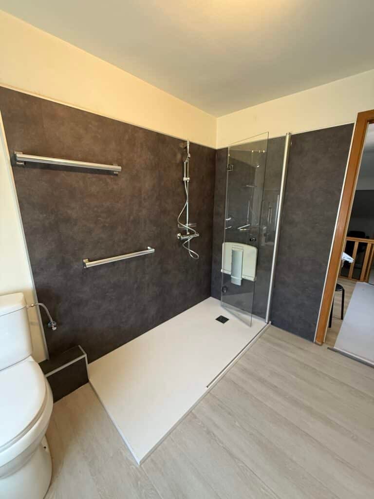 Douche Battante-pliante — réalisation Hyseco